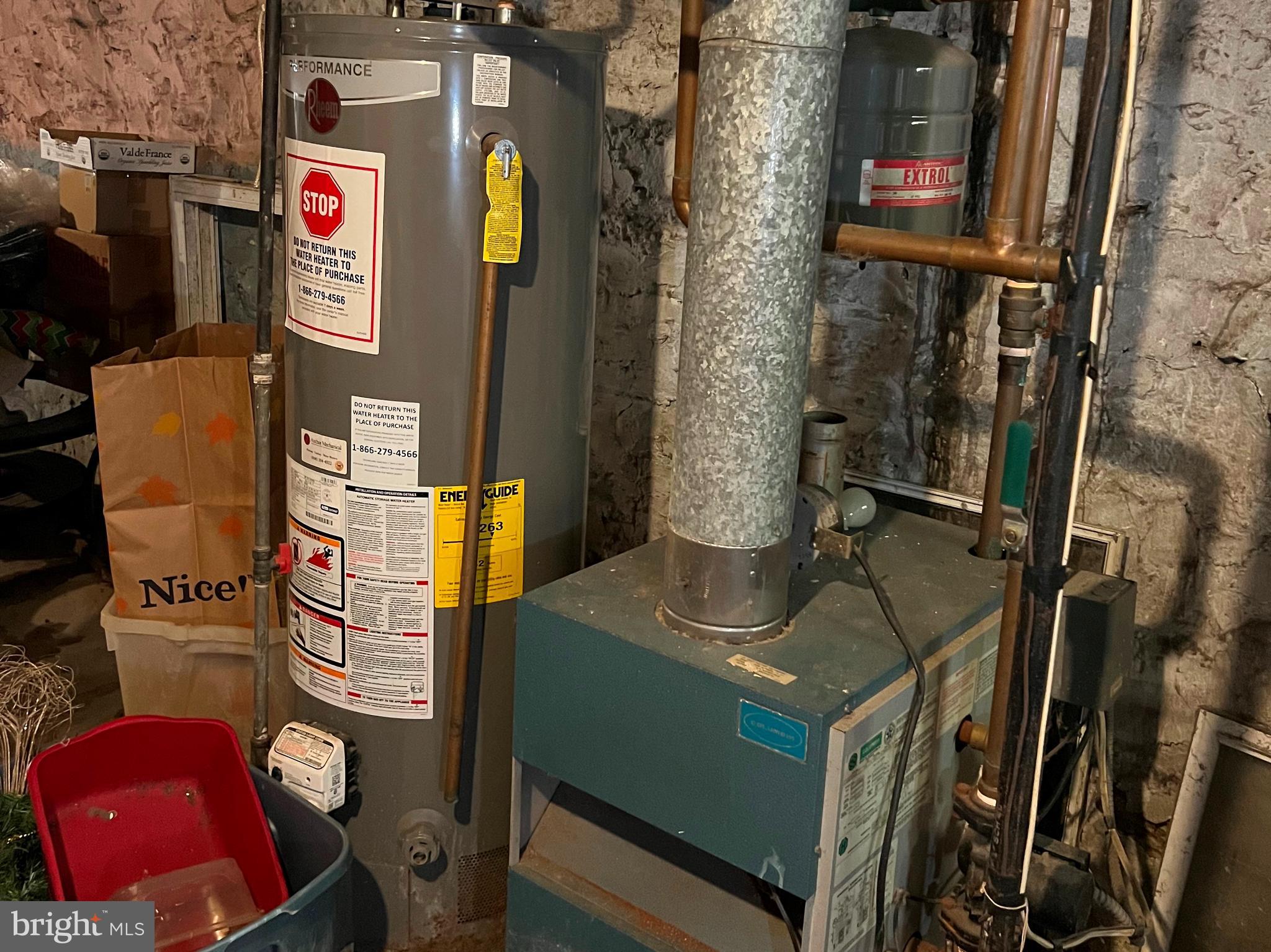 2926 Ellicott Driveway Baltimore, MD 21216 - Photo 9 of 11