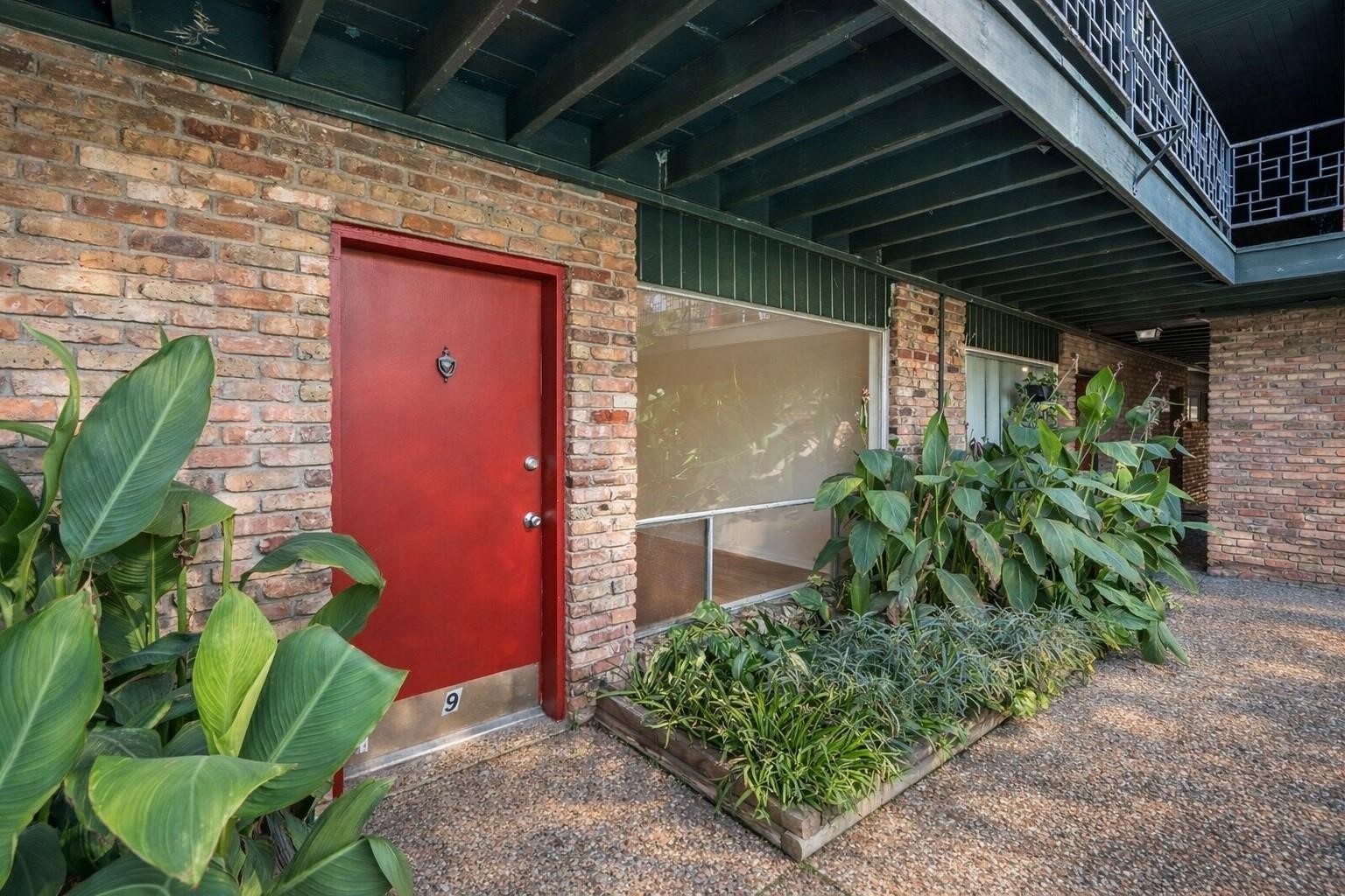 1849 Marshall Street, Unit 9 Houston, TX 77098 - Photo 6 of 22 Main Entry