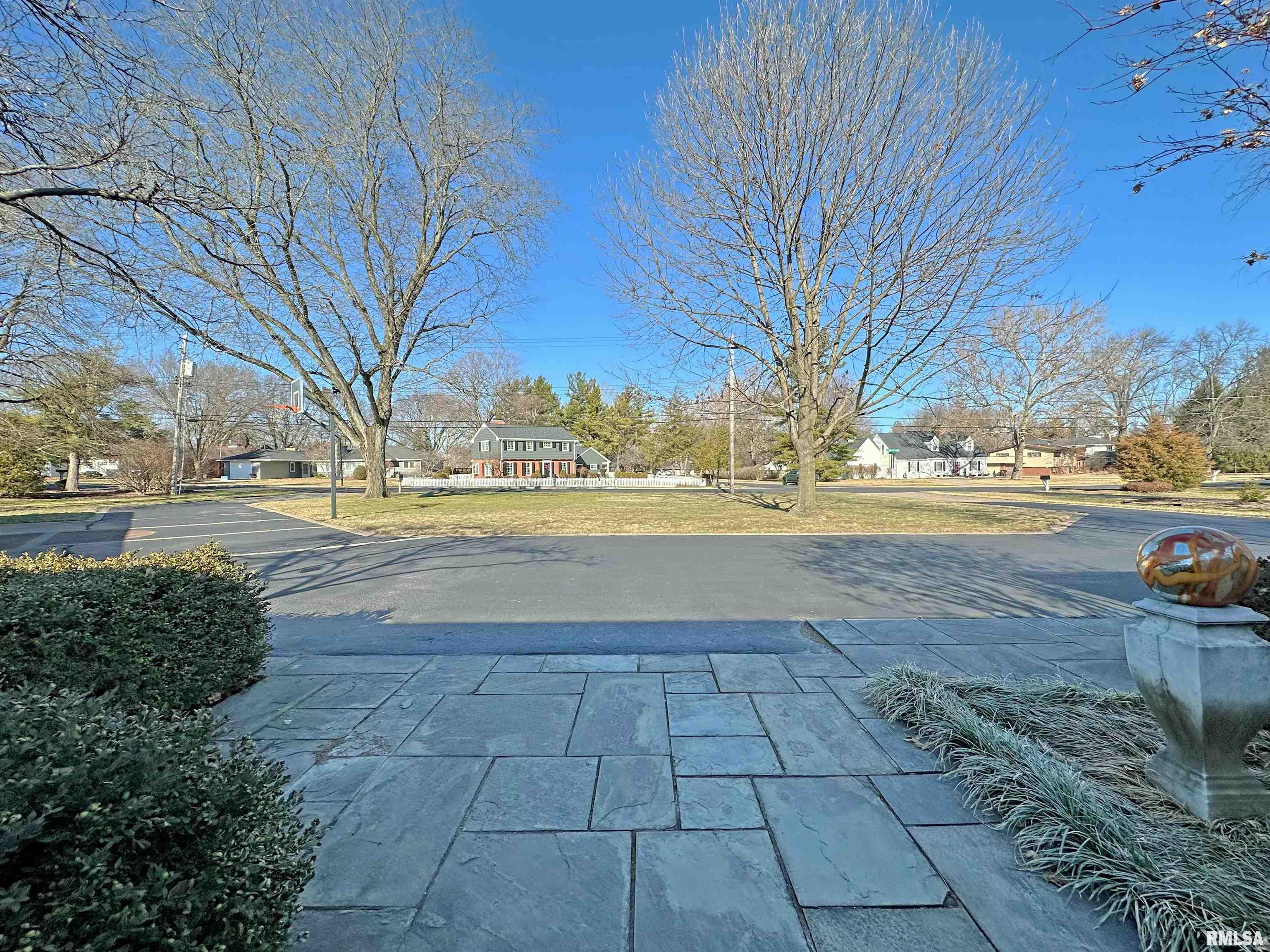 390 East High Point Road Peoria, IL 61614 - Photo 4 of 53 Gallery Image 4