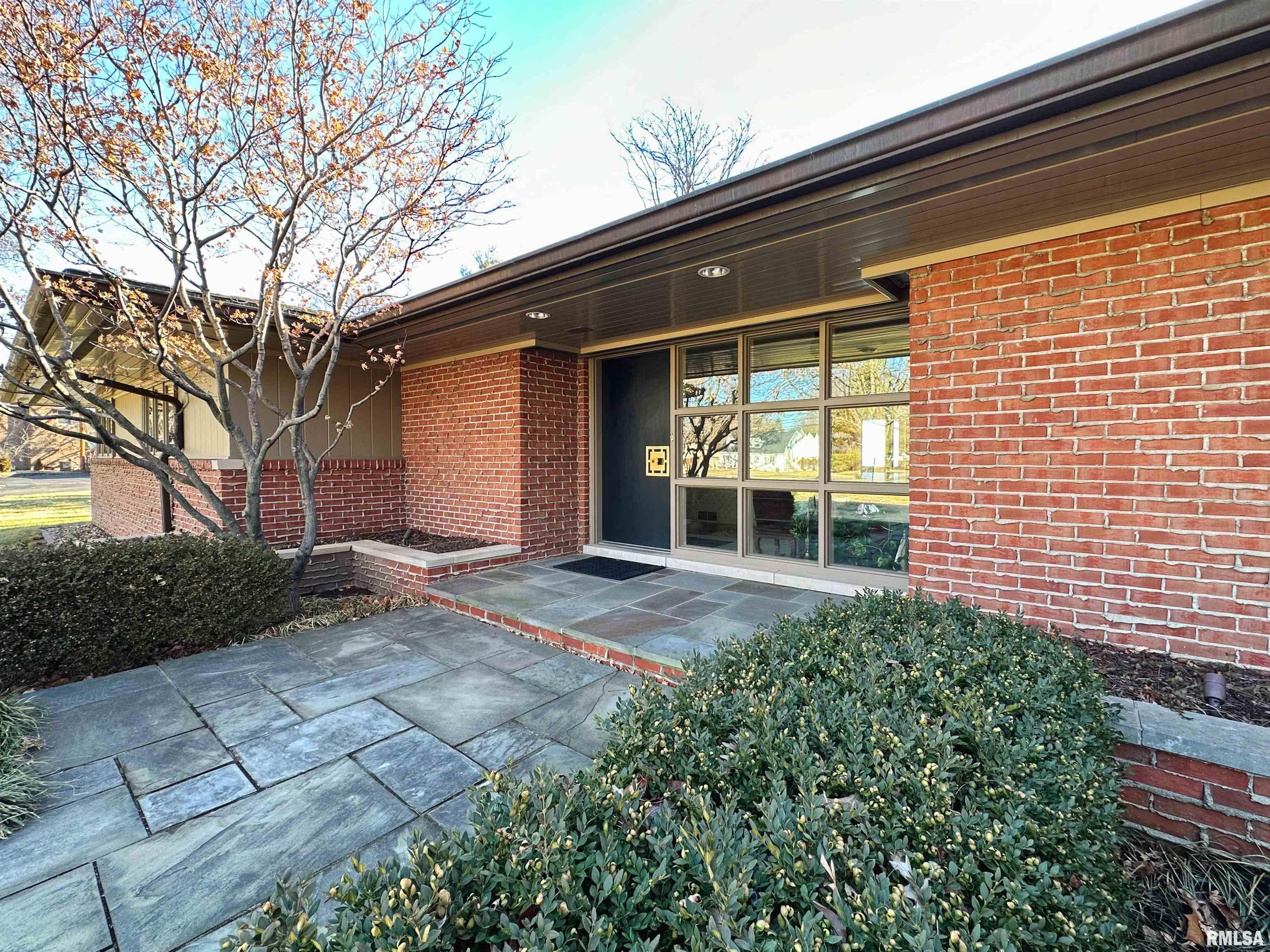 390 East High Point Road Peoria, IL 61614 - Photo 5 of 53 Gallery Image 5