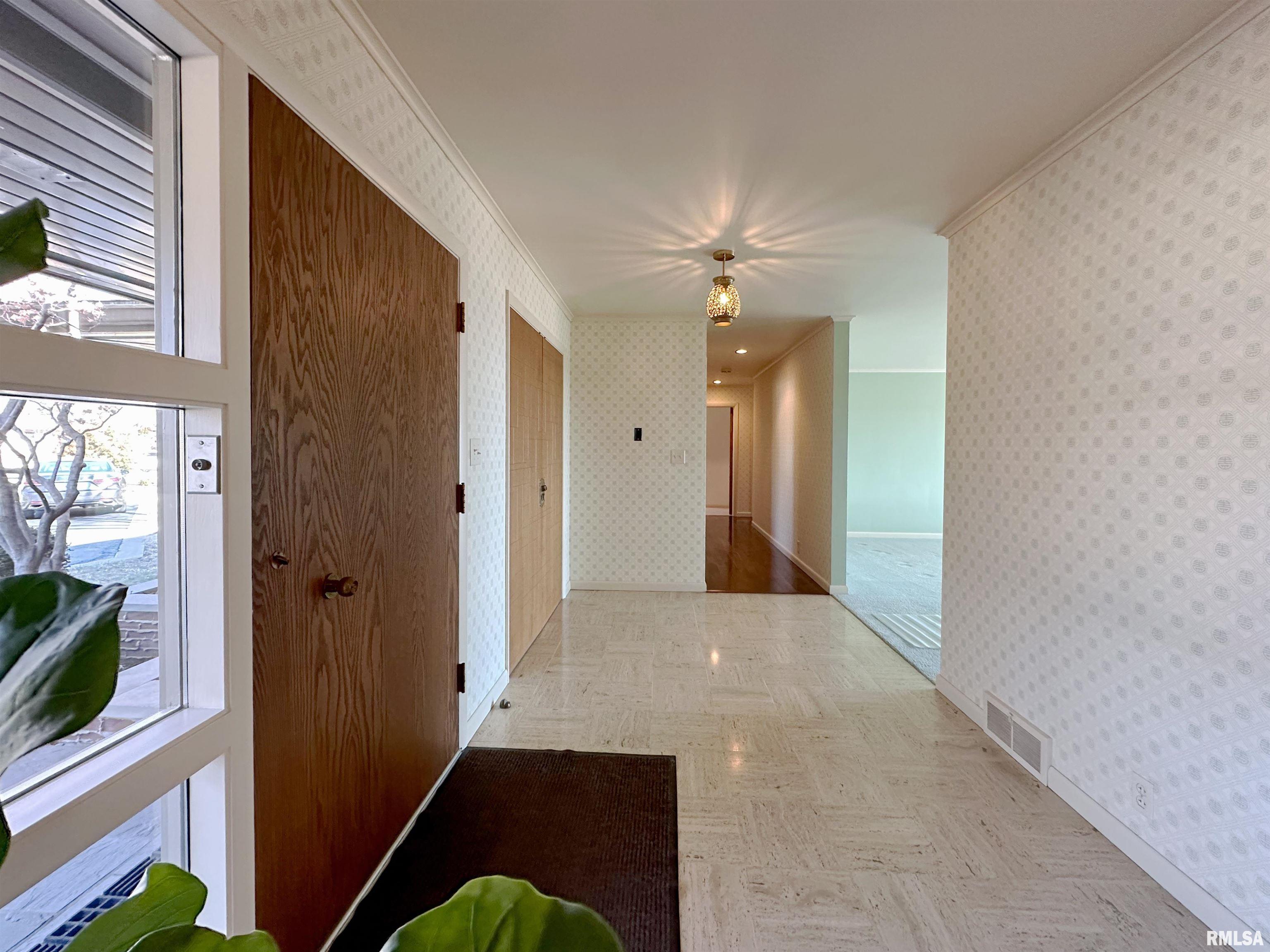 390 East High Point Road Peoria, IL 61614 - Photo 7 of 53 Gallery Image 7