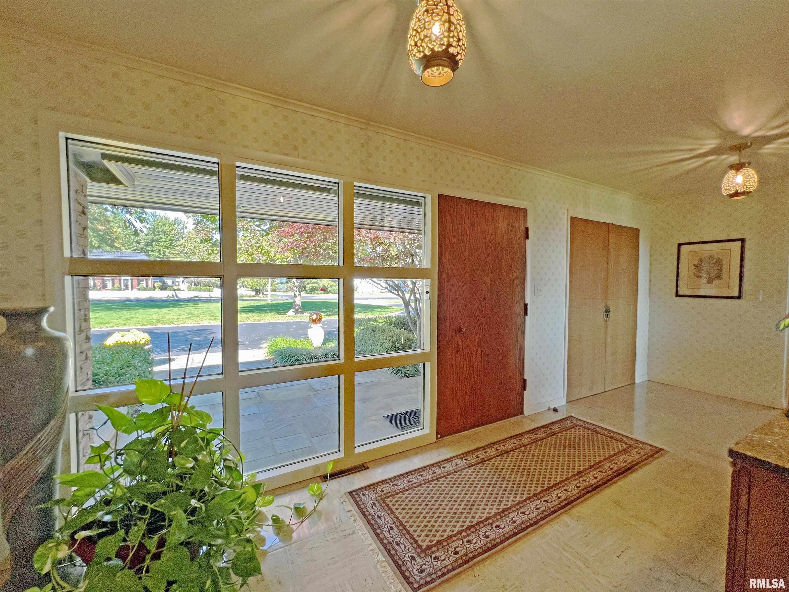 390 East High Point Road Peoria, IL 61614 - Photo 9 of 53 Gallery Image 9
