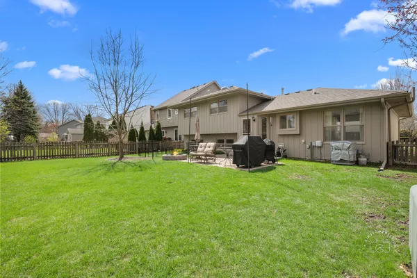 $465,000 | 2512 Leach Drive, Naperville, IL 60564