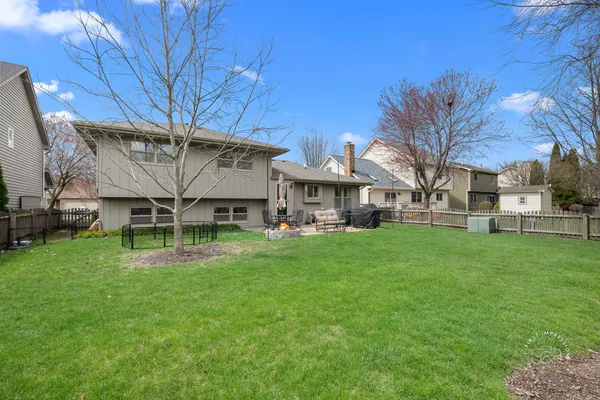 $465,000 | 2512 Leach Drive, Naperville, IL 60564