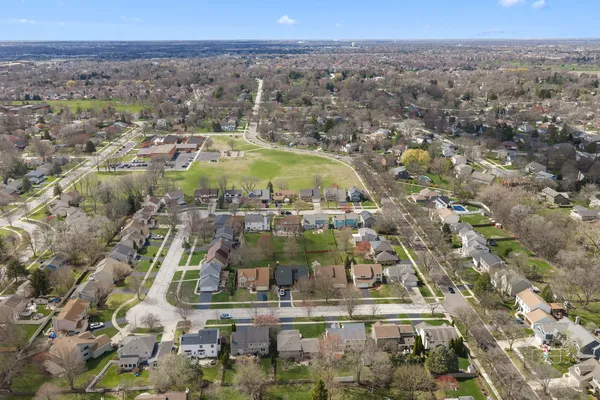 $465,000 | 2512 Leach Drive, Naperville, IL 60564