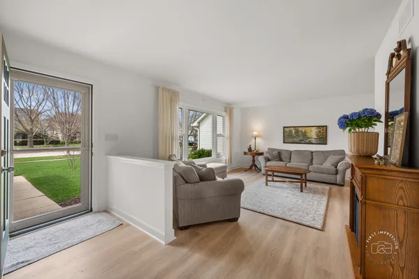 $465,000 | 2512 Leach Drive, Naperville, IL 60564