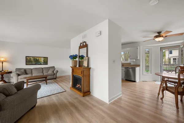 $465,000 | 2512 Leach Drive, Naperville, IL 60564