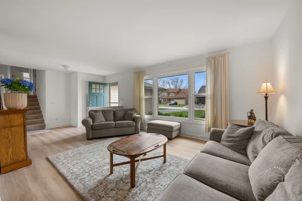 $465,000 | 2512 Leach Drive, Naperville, IL 60564