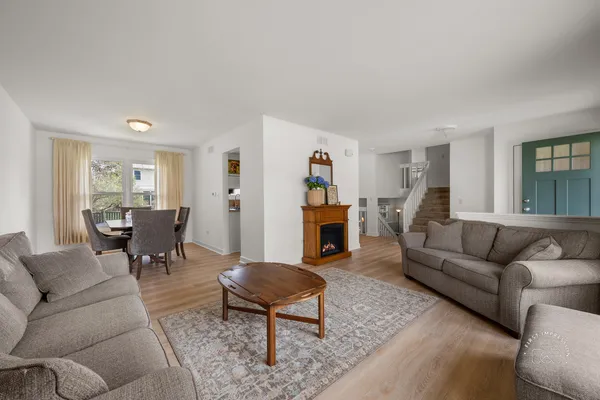 $465,000 | 2512 Leach Drive, Naperville, IL 60564