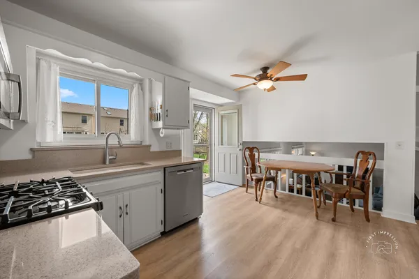 $465,000 | 2512 Leach Drive, Naperville, IL 60564