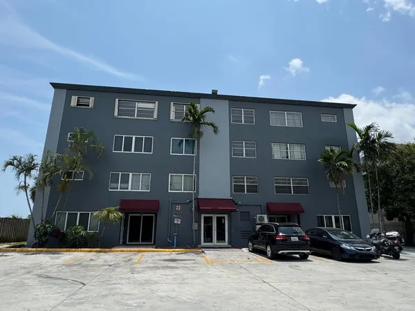 $215,000 | 1060 Crystal Lake Drive, Unit 101, Deerfield Beach, FL 33073