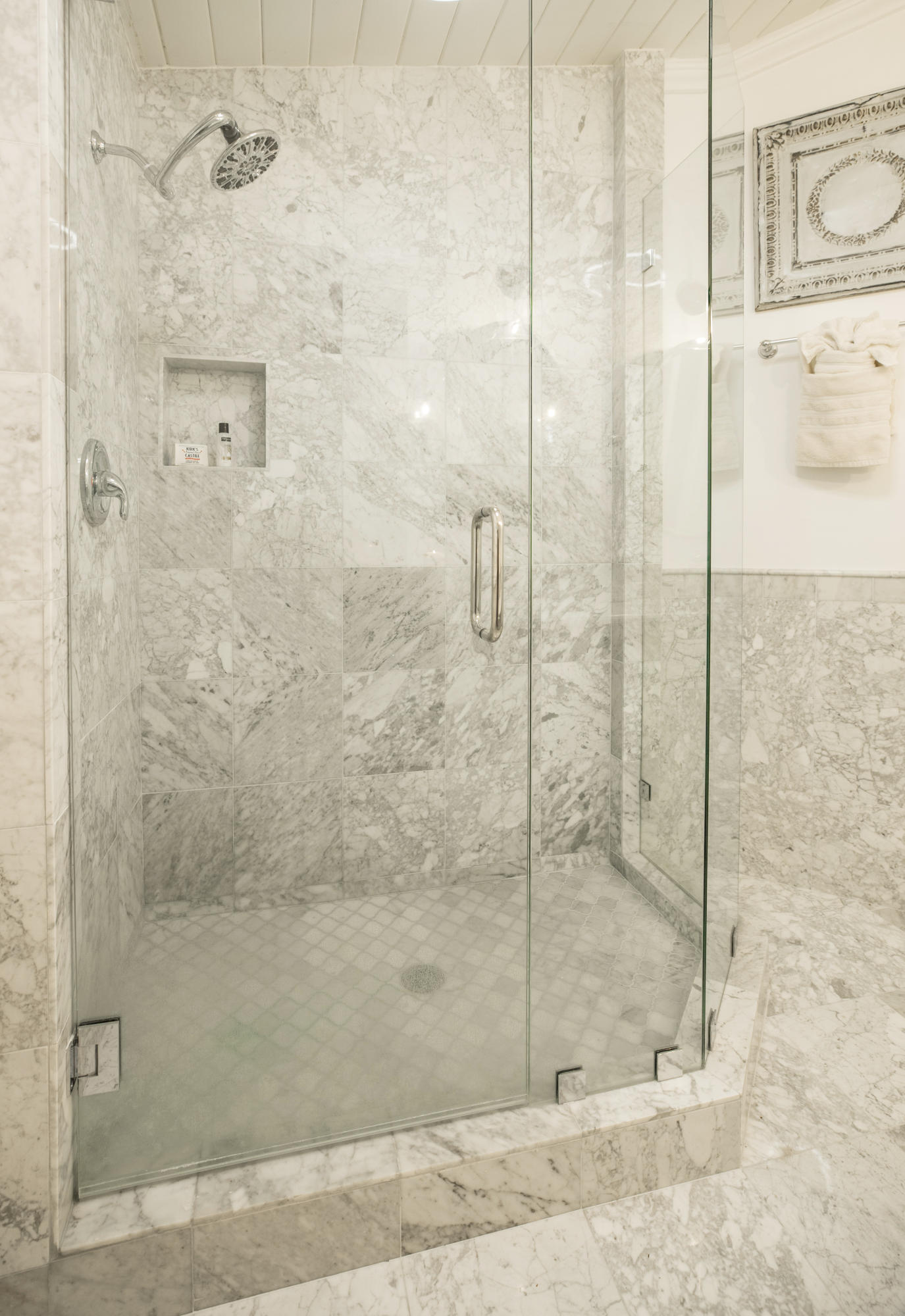 43 Humphrey Road Montecito, CA 93108 - Photo 12 of 17 a bathroom with a shower