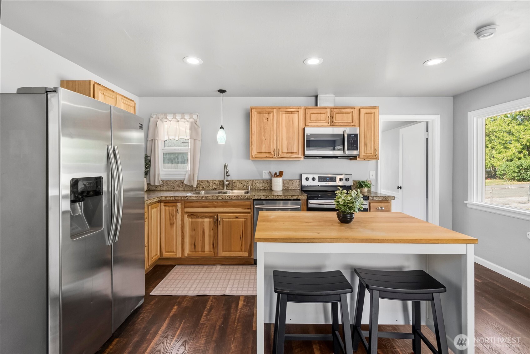 2437 Rocky Point Road Northwest Bremerton, WA 98312 - Photo 20 of 33 Gallery Image 20