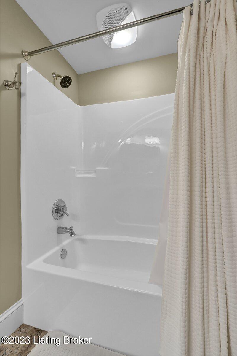6502 Hypoint Ridge Road Crestwood, KY 40014 - Photo 31 of 40 Full Bathroom #3 - Basement