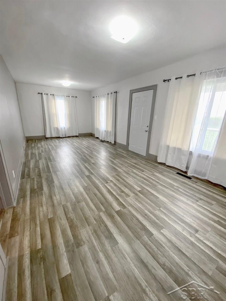585 Amelith Road Freeland, MI 48623 - Photo 9 of 48 Living Room
