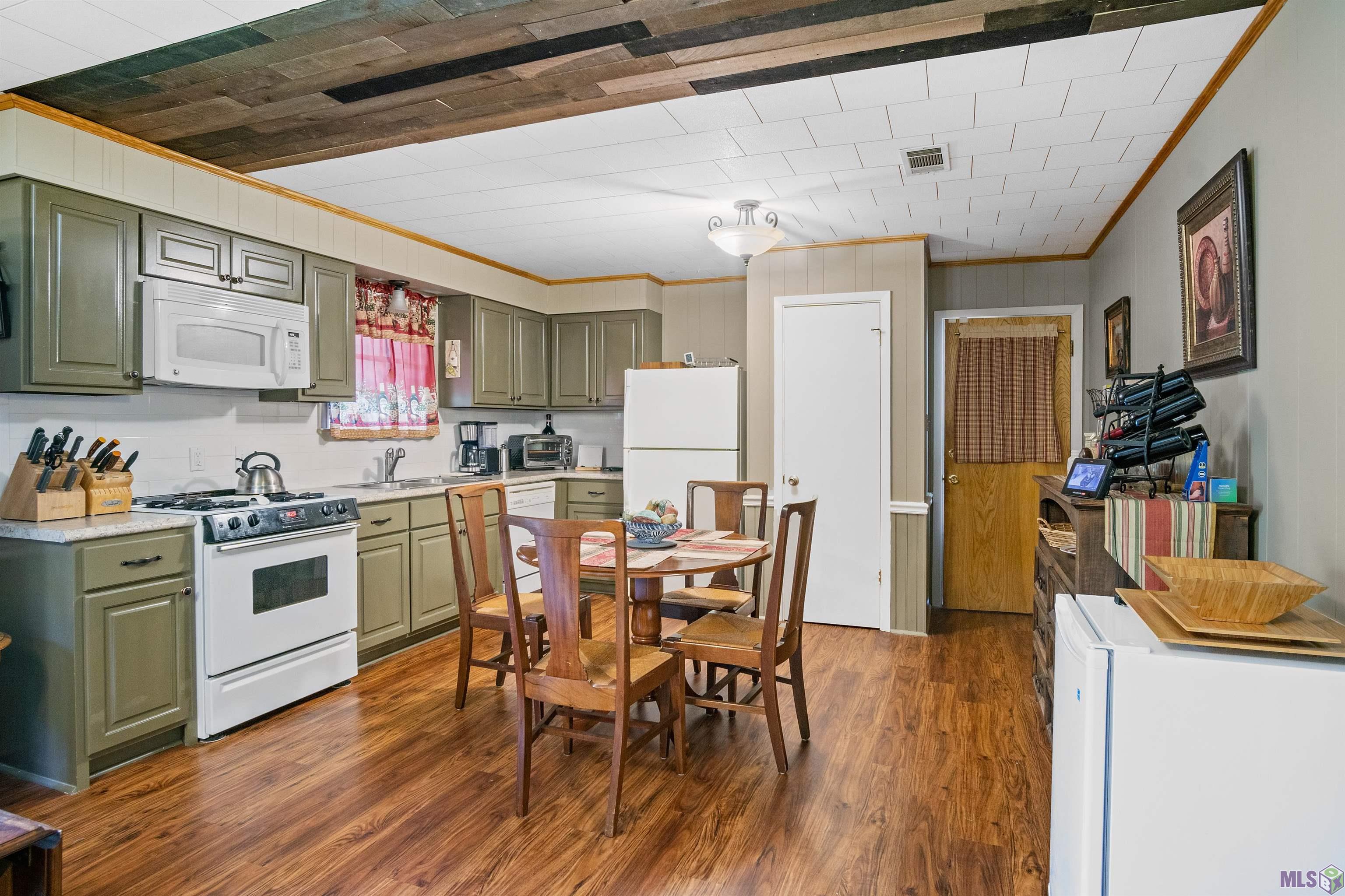 204 South River Road Denham Springs, LA 70726 - Photo 3 of 8 Gallery Image 3