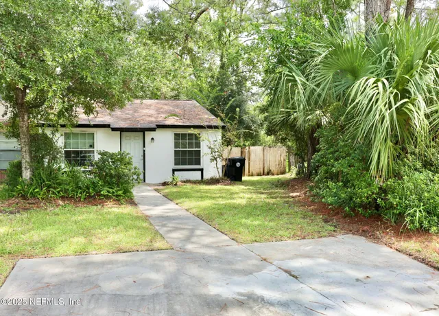 a view of a house with a small yard