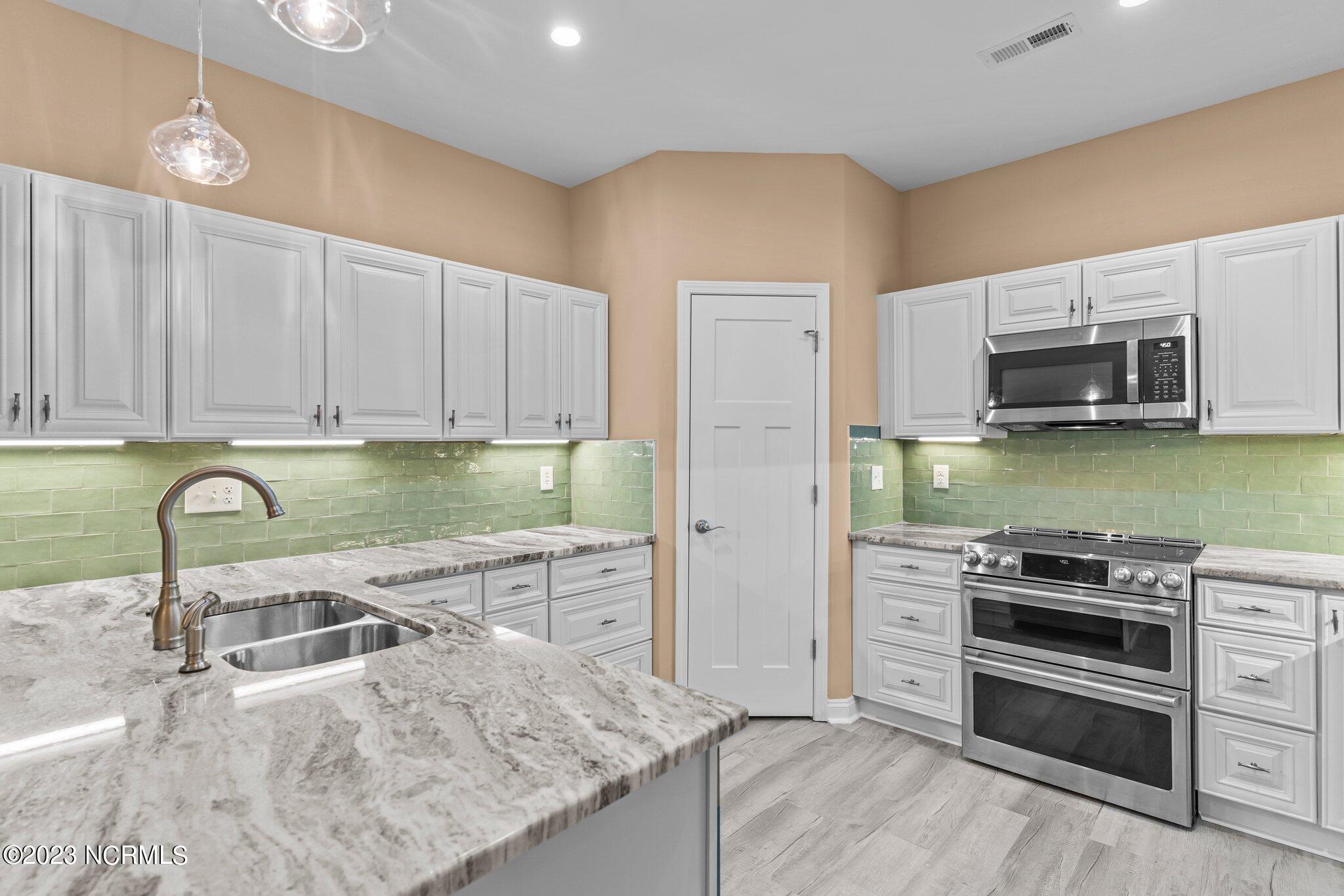 68 Knox Road Southport, NC 28461 - Photo 25 of 53 Induction Smooth Top Double Range Convection Oven