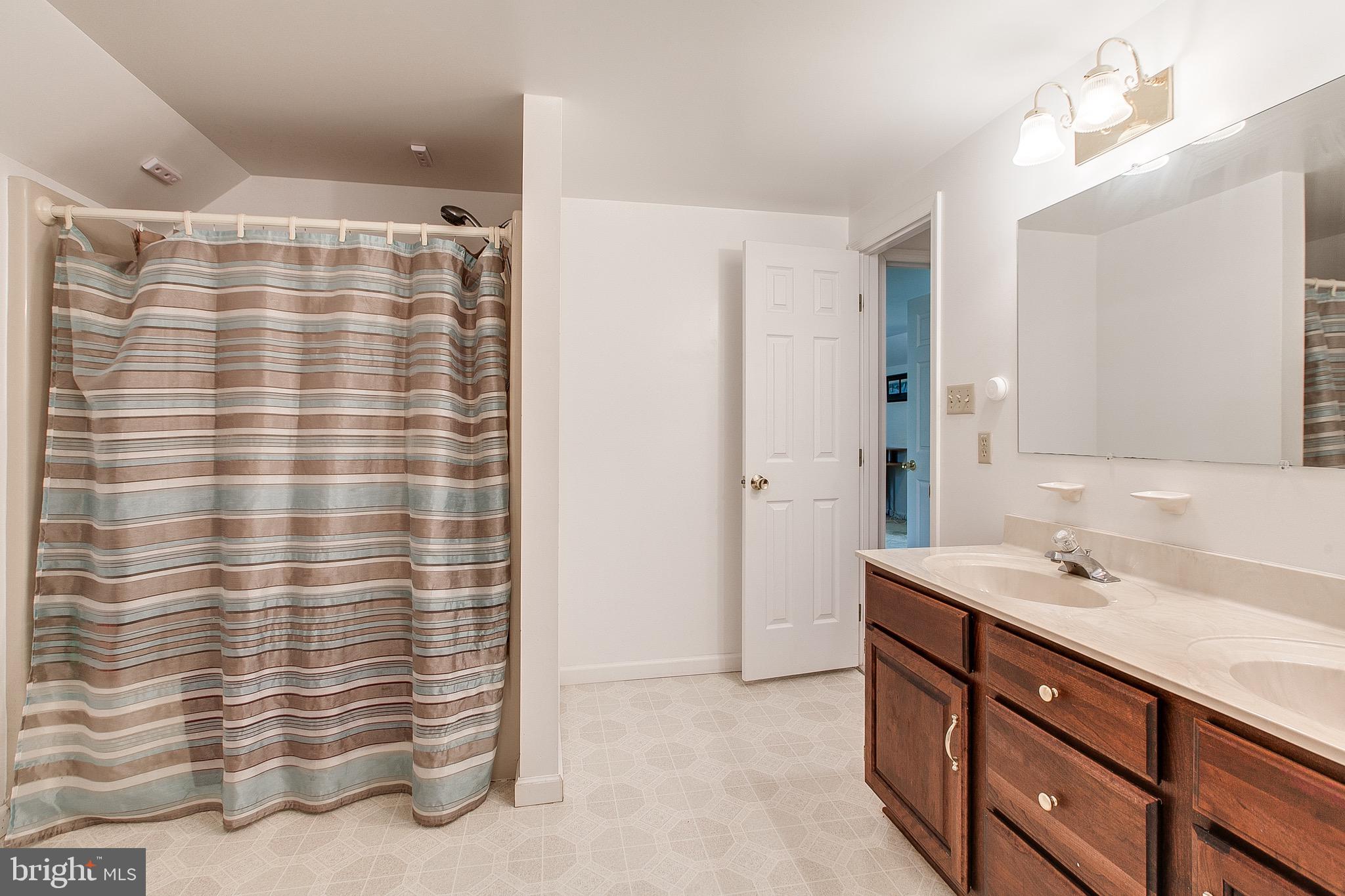 3926 Valley View Road Middletown, MD 21769 - Photo 27 of 73 Second floor full bath