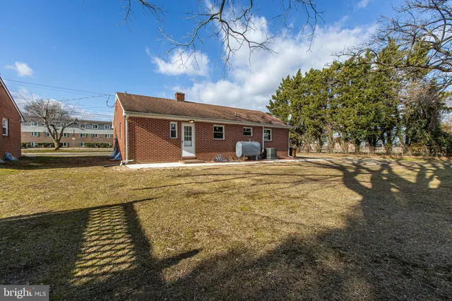 a front view of house with yard