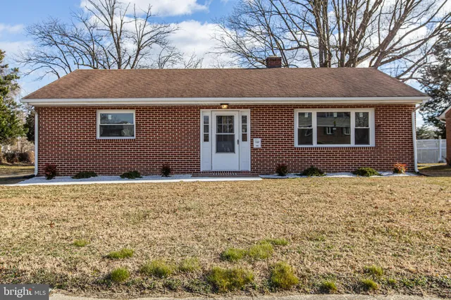 a house view with a outdoor space