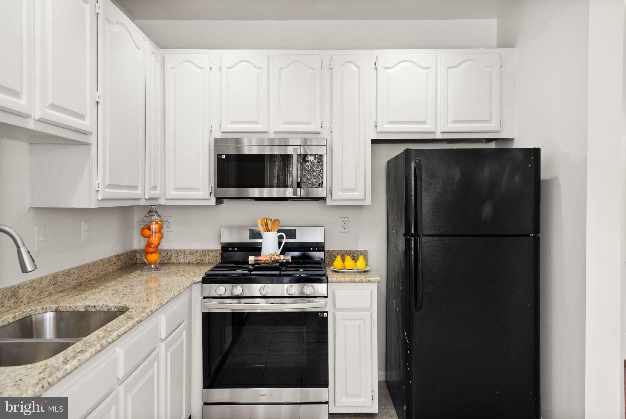 47621 Comer Square Sterling, VA 20165 - Photo 12 of 81 NEW GAS STOVE FOR FAST COOKING!