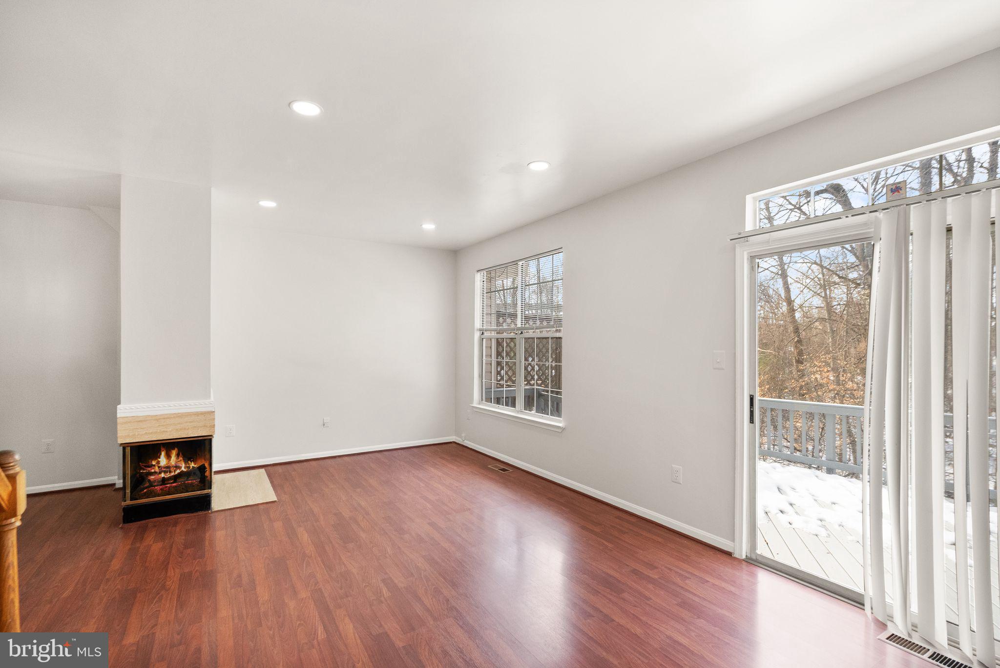 47621 Comer Square Sterling, VA 20165 - Photo 21 of 81 ANOTHER VIEW LOOKING INTO LIVING ROOM