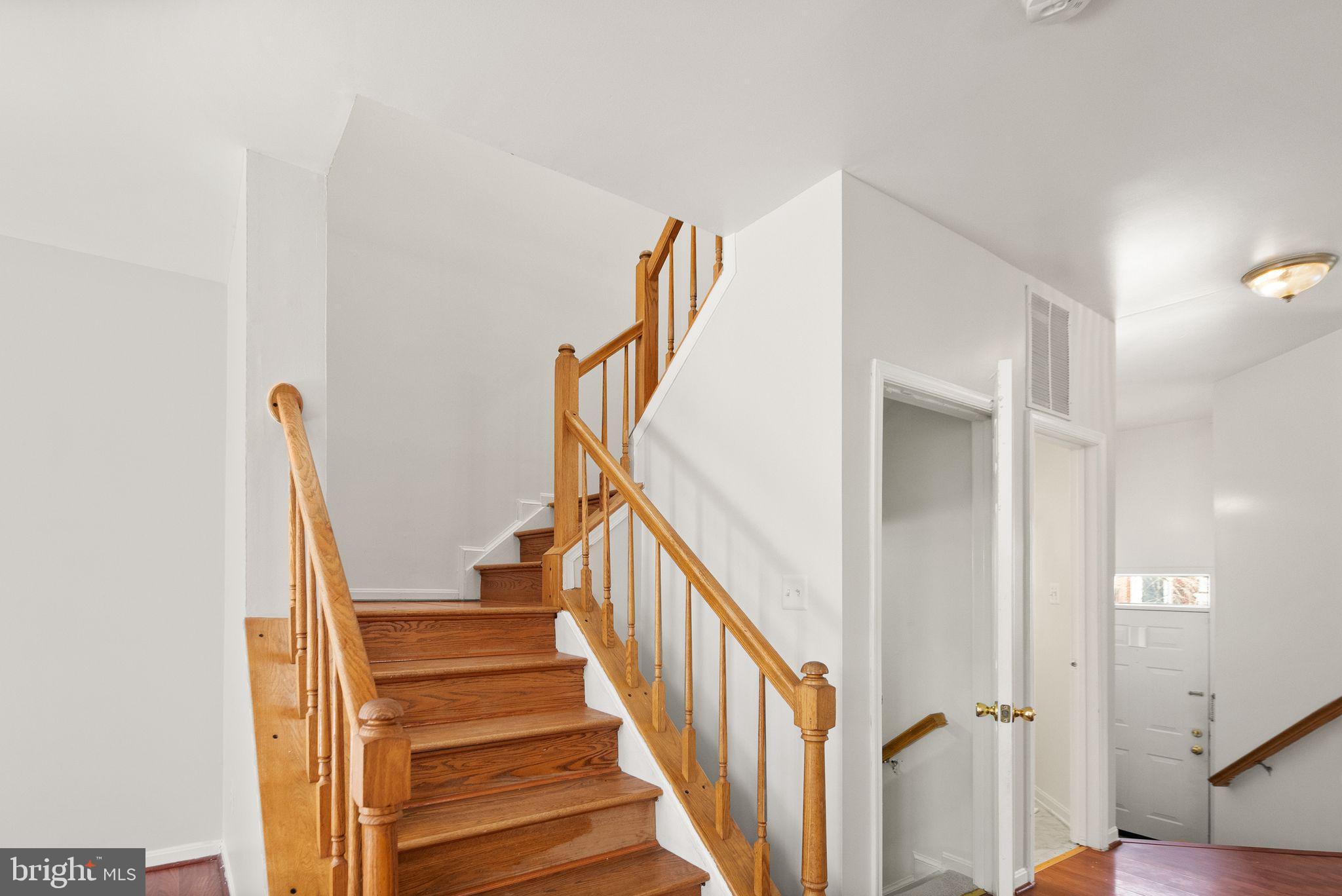 47621 Comer Square Sterling, VA 20165 - Photo 24 of 81 STAIRS TO UPPER LEVEL