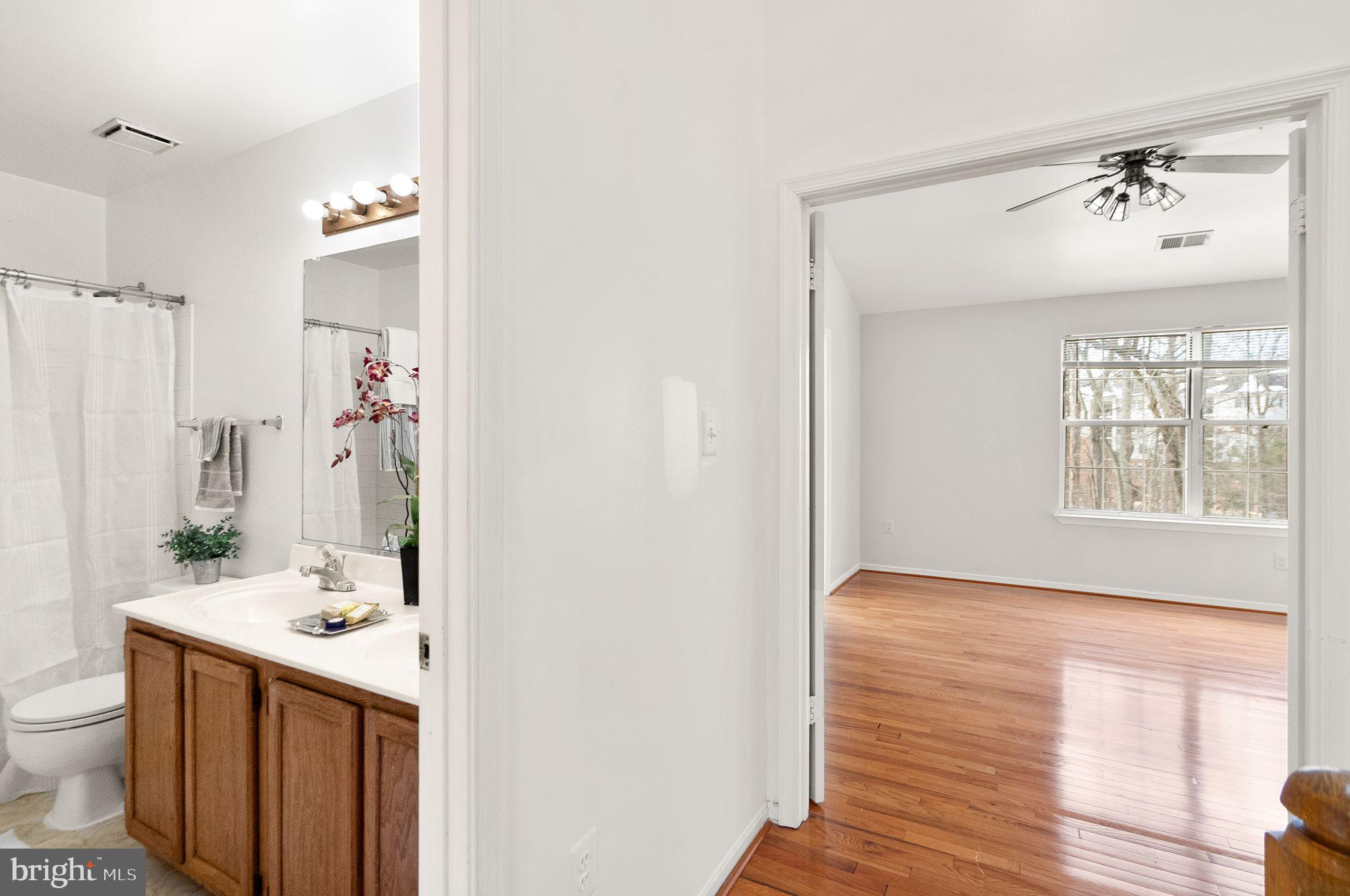 47621 Comer Square Sterling, VA 20165 - Photo 27 of 81 HALL BATH