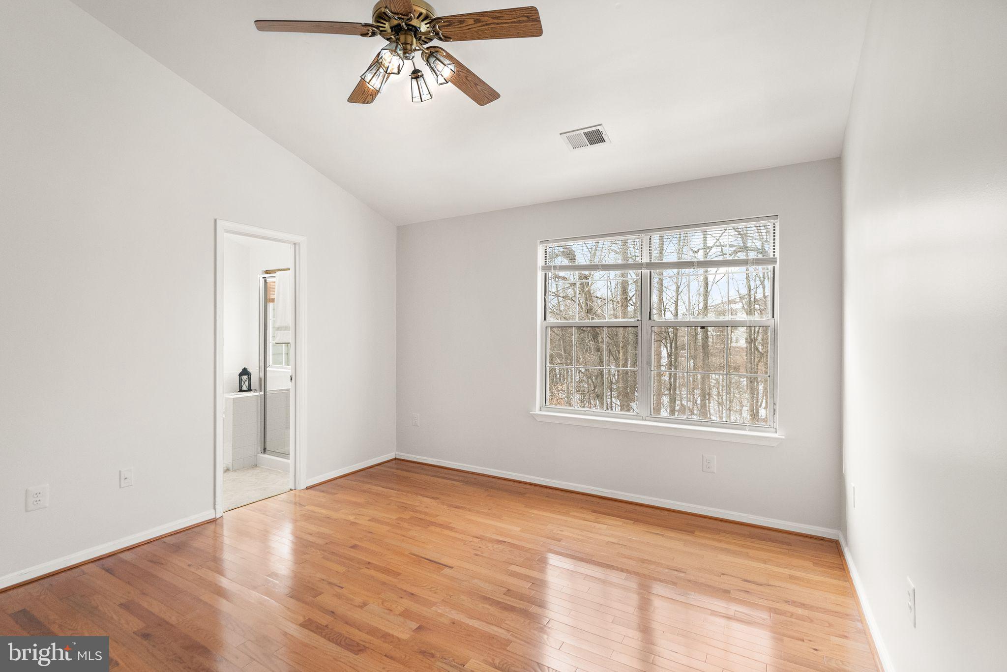 47621 Comer Square Sterling, VA 20165 - Photo 33 of 81 VOLUME CEILING WITH CEILING FAN