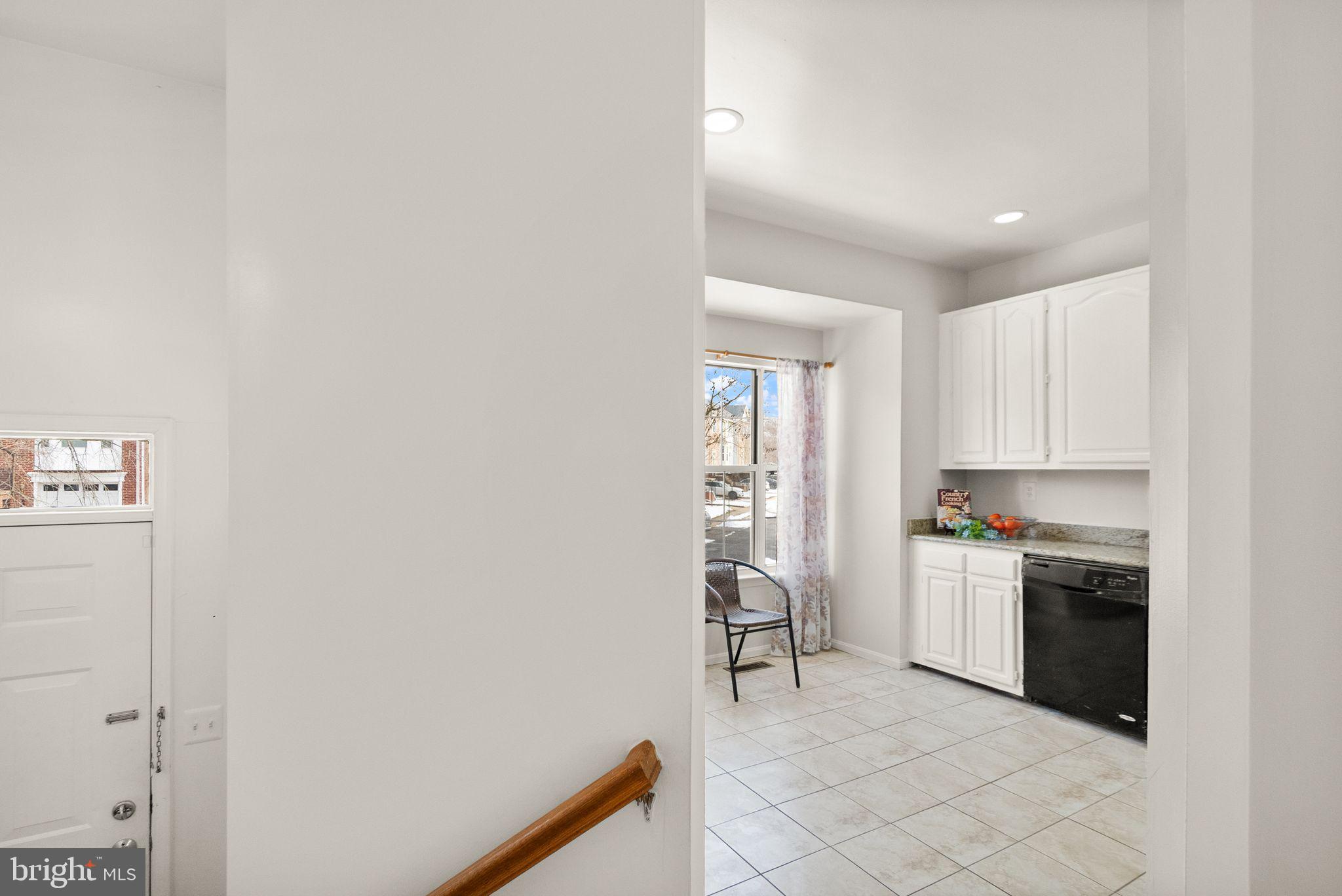 47621 Comer Square Sterling, VA 20165 - Photo 7 of 81 EAT-IN KITCHEN