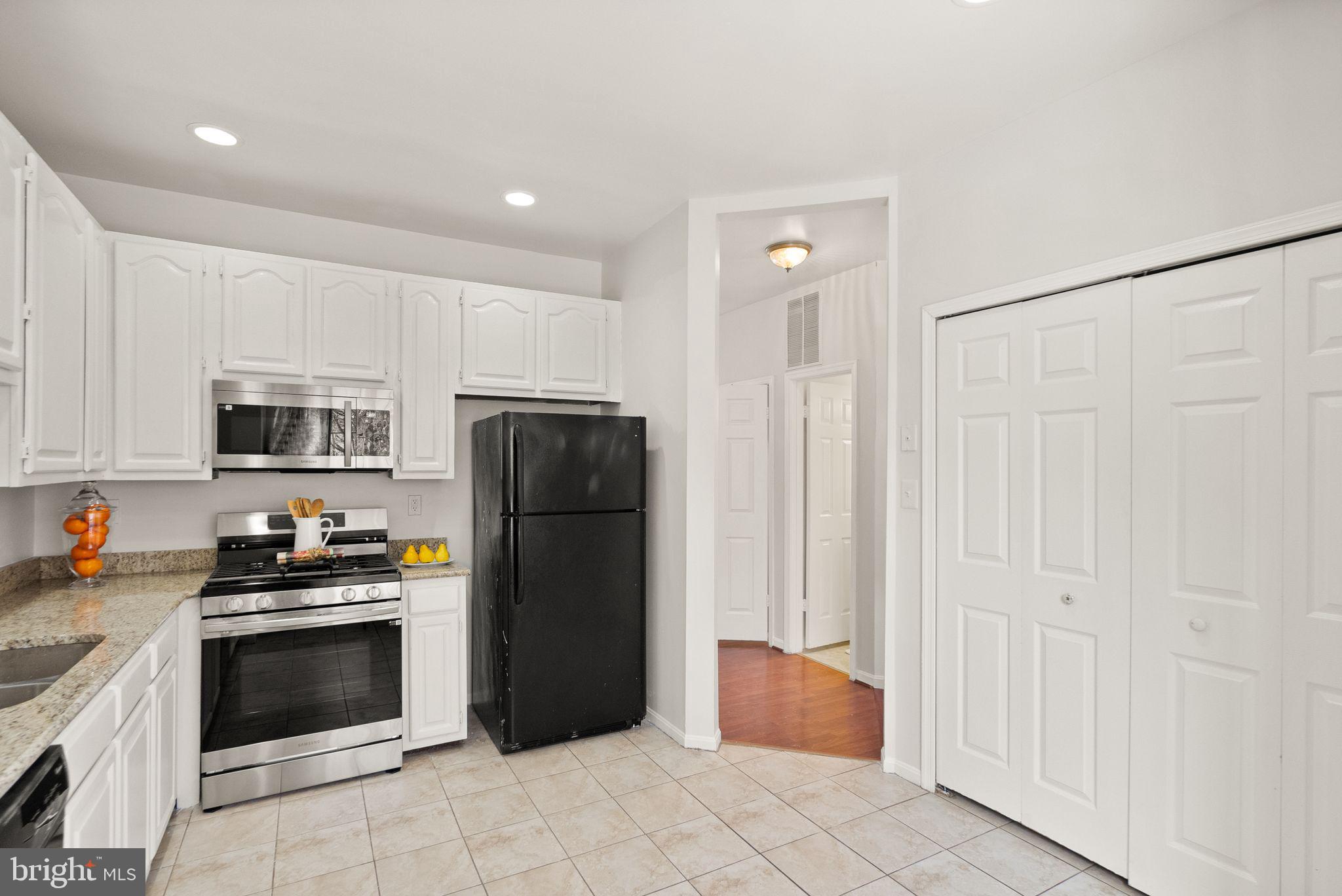 47621 Comer Square Sterling, VA 20165 - Photo 10 of 81 KITCHEN VIEW
