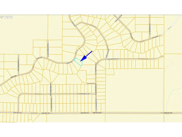 a view of a outdoor space