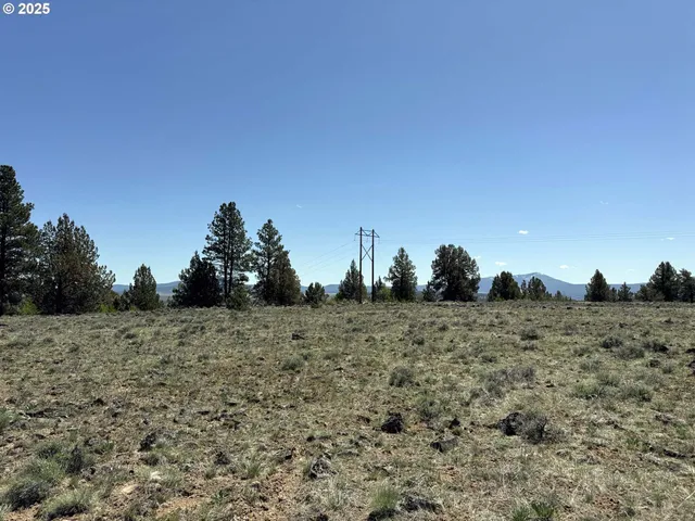 a view of top of a house with a yard