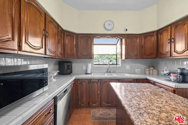 $1,700,000 | 1558 North Kenmore Avenue, Los Angeles, CA 90027