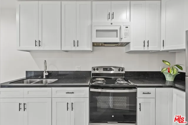 $1,700,000 | 1558 North Kenmore Avenue, Los Angeles, CA 90027