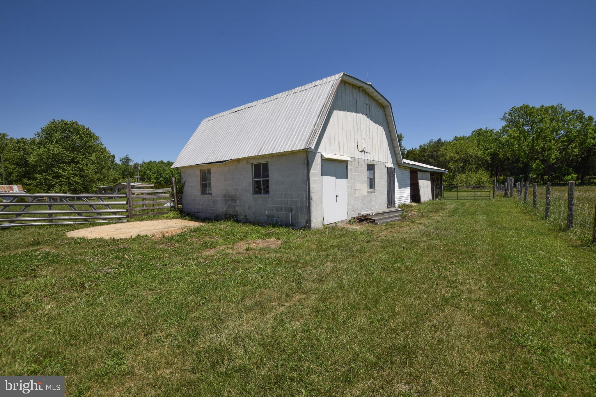 894 Files Cross Road Martinsburg, WV 25404 - Photo 35 of 40
