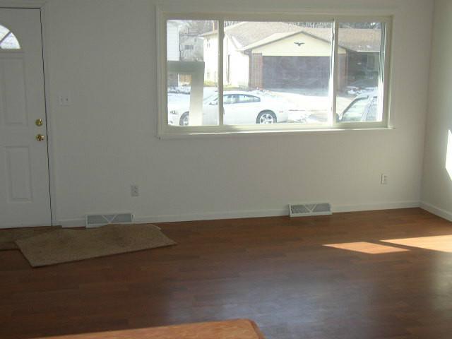 4844 Manitoba Road Columbus, OH 43229 - Photo 6 of 18 Gallery Image 6