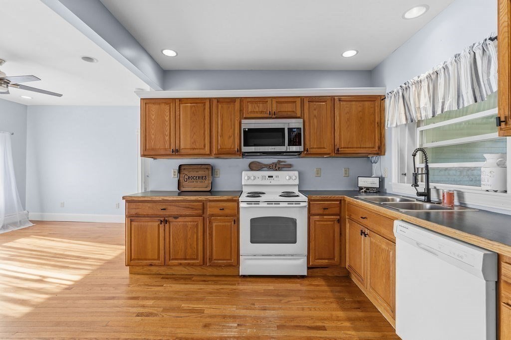 66 Middle Road Acushnet, MA 02743 - Photo 22 of 42