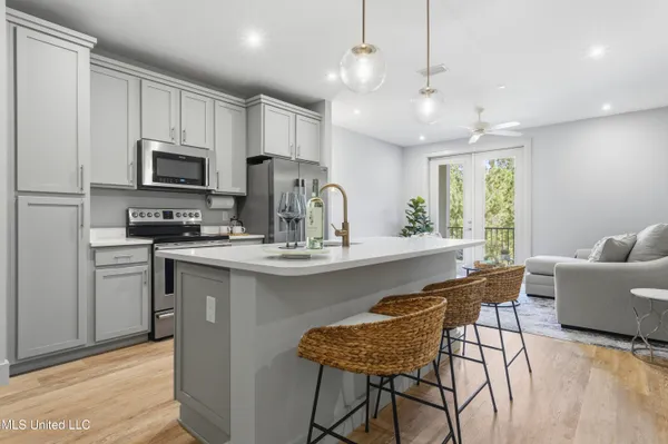 $210,000 | 2501 Bienville Boulevard, Unit 525, Ocean Springs, MS 39564