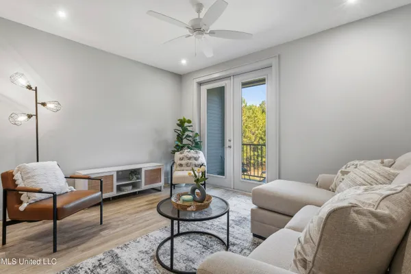 $210,000 | 2501 Bienville Boulevard, Unit 525, Ocean Springs, MS 39564