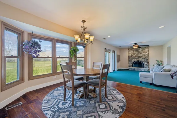 $425,000 | 1404 Carriage Lane, Bolingbrook, IL 60490