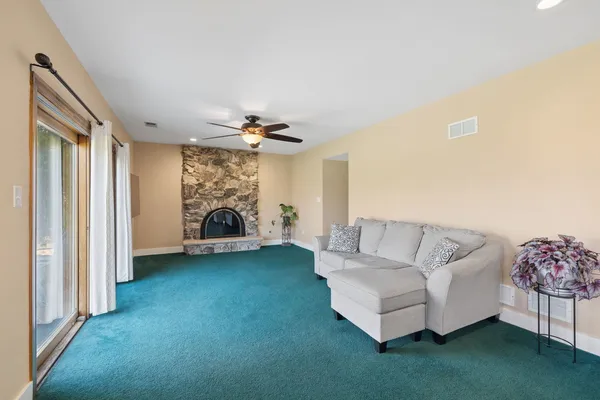 $425,000 | 1404 Carriage Lane, Bolingbrook, IL 60490