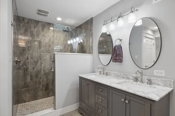 $425,000 | 1404 Carriage Lane, Bolingbrook, IL 60490