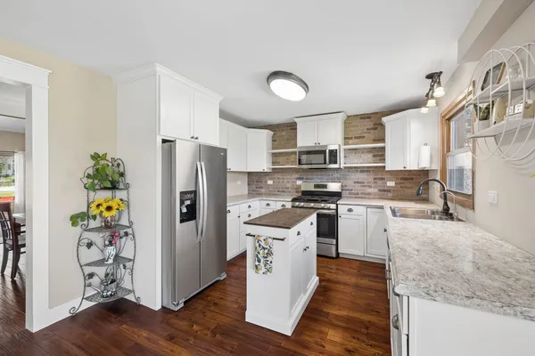 $425,000 | 1404 Carriage Lane, Bolingbrook, IL 60490