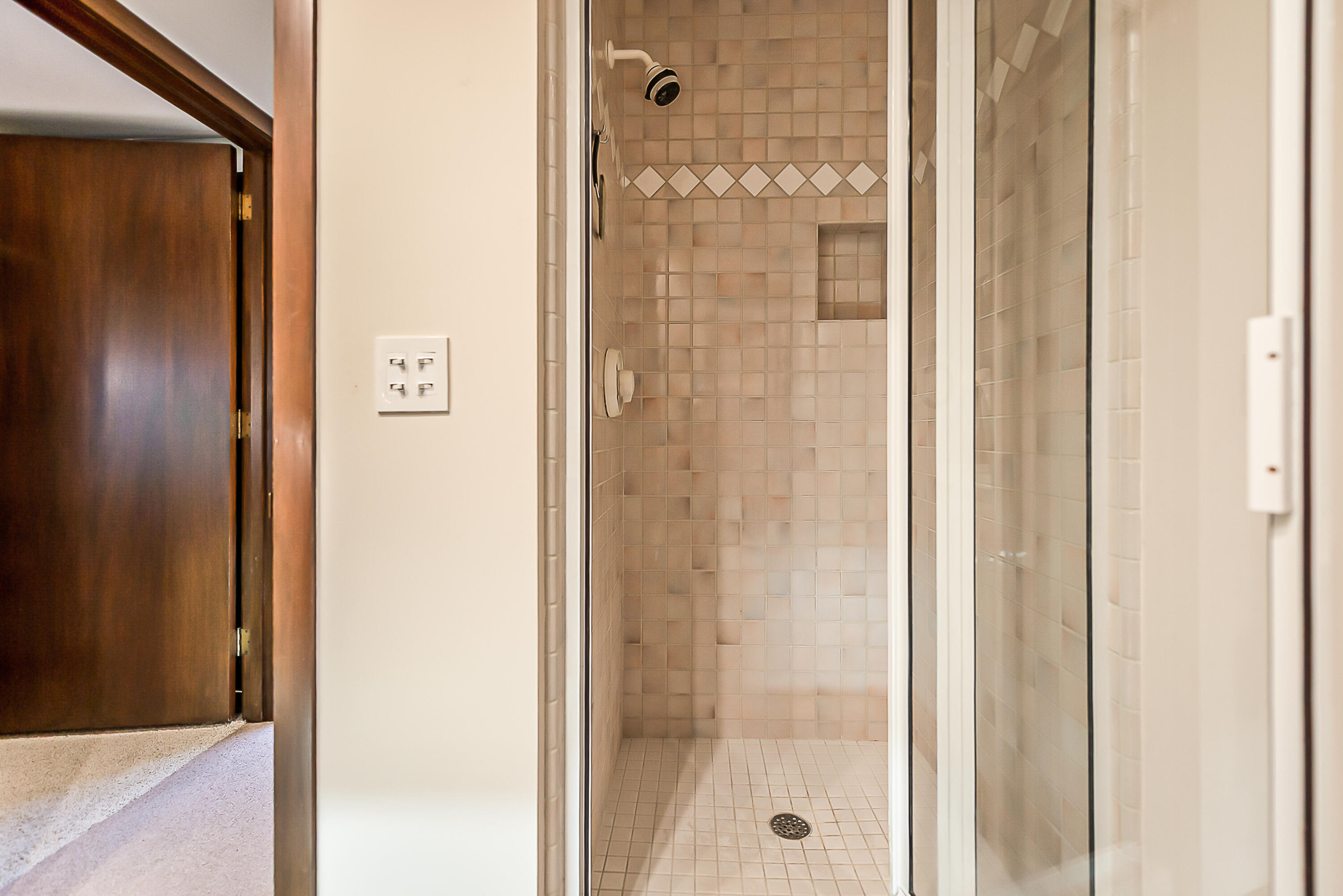 2980 Devonshire Road Ann Arbor, MI 48104 - Photo 53 of 92 2nd Flr Bath