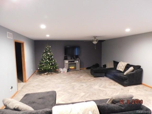 9482 Stelzer Road Howell, MI 48855 - Photo 3 of 28 Great room
