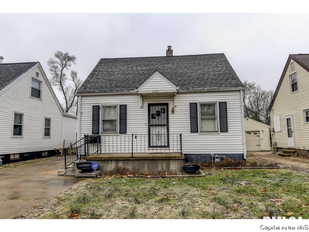 2229 East Keys Avenue Springfield, IL 62702 - Photo 1 of 31