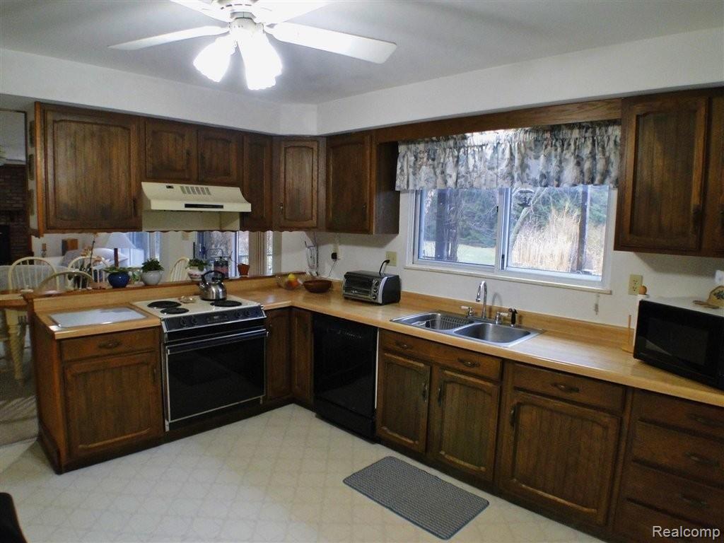 3080 Mitchell Road Holly, MI 48442 - Photo 3 of 14 Kitchen b.JPG