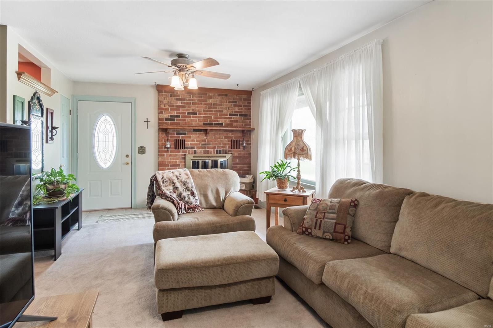 27 Valley Road St. Charles, MO 63303 - Photo 2 of 20 Gallery Image 2